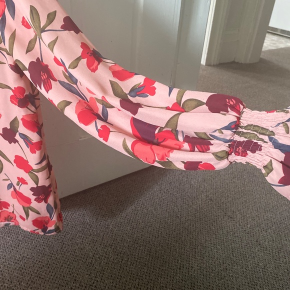 Beautiful blouse - Picture 2 of 2